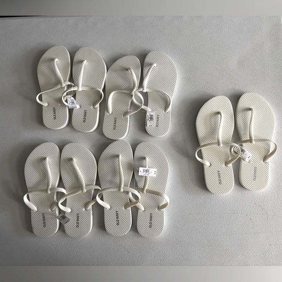 Old Navy Shoes - NWT Old Navy Womens BUNDLE White flip flop - Sz 6 (4 pairs) + Sz 8 (1 pair)